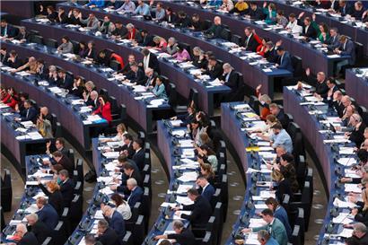 Das Europäische Parlament sollte nach Ansicht der EU-Bürger eine wichtigere Rolle spielen, geht aus einer Umfrage hervor
