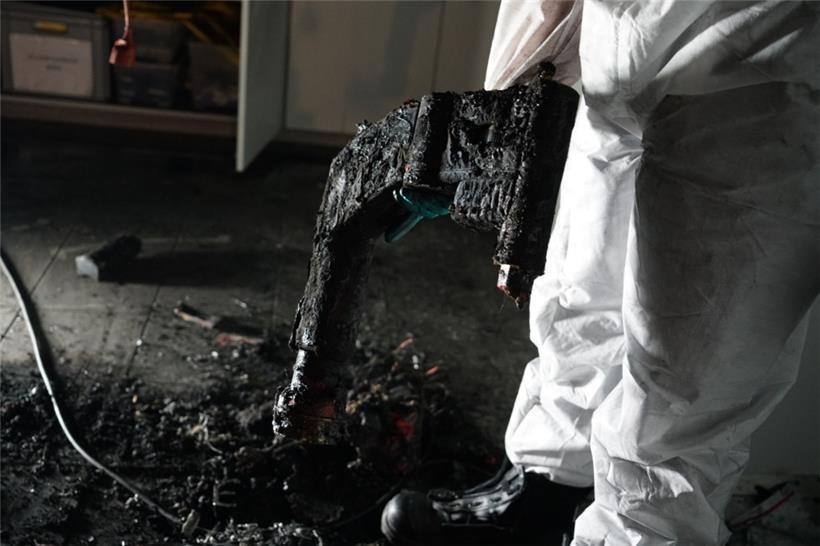 Das Feuer wurde vermutlich durch die Überhitzung einer Lithiumbatterie ausgelöst