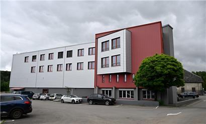 Das Firmengebäude von Entreprise Poeckes S.à r.l. in der rue de l’Usine in Rümelingen
