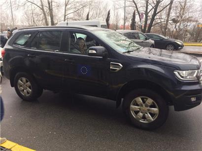 Das Fluchtauto. Daniels Frau Veronika hat es beschafft. In Moldawien müssen sie es stehen lassen. Dort wird die Familie abgeholt und nach Luxemburg gebracht.
