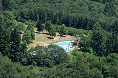 Das Freibad in Vianden ist ein beliebter Entspannungsort
