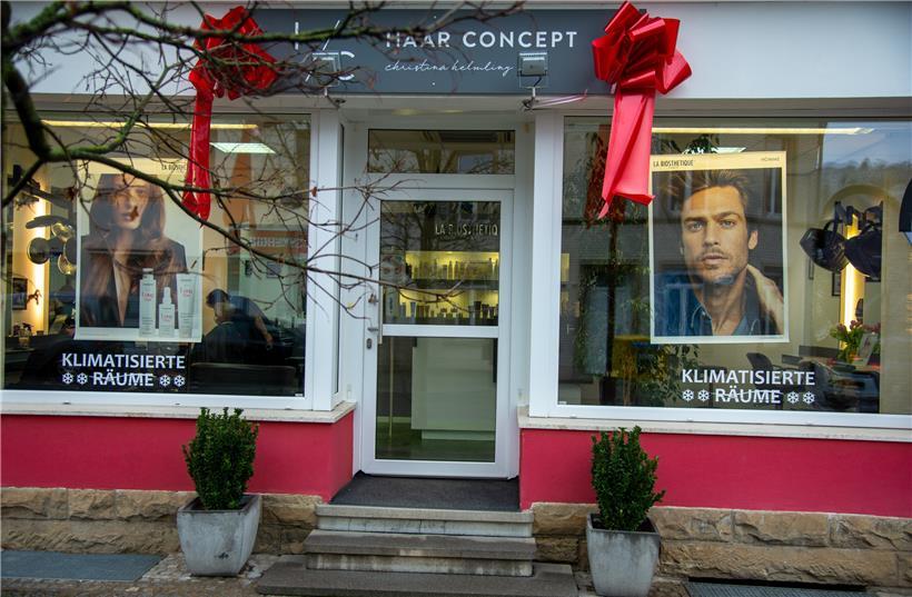 Das Frisörgeschäft "Haar Concept" im luxemburgischen Wasserbillig ist geöffnet, während Geschäfte in Deutschland wegen des Lockdowns geschlossen sind.
