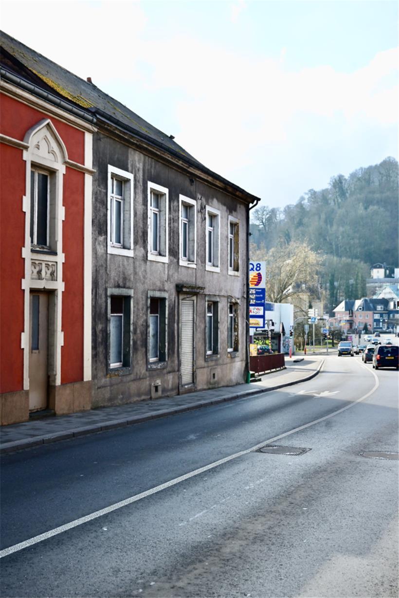 Das Gebäude mit der Nummer 8 in der rue d’Eich ist Teil eines Häuserblocks, den ...