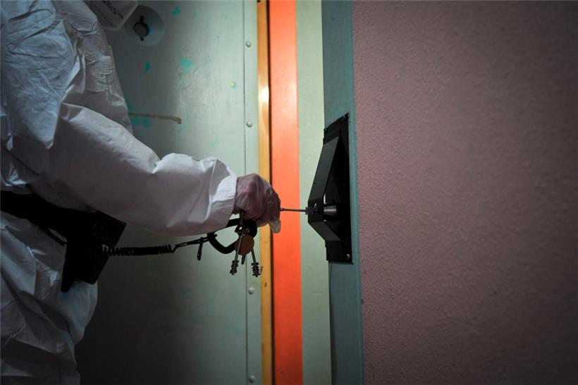 Das Gefängnis in Schrassig scheint gut durch die sanitäre Krise zu kommen. Doch die Justizministerin warnt vor verfrühtem Optimismus.
