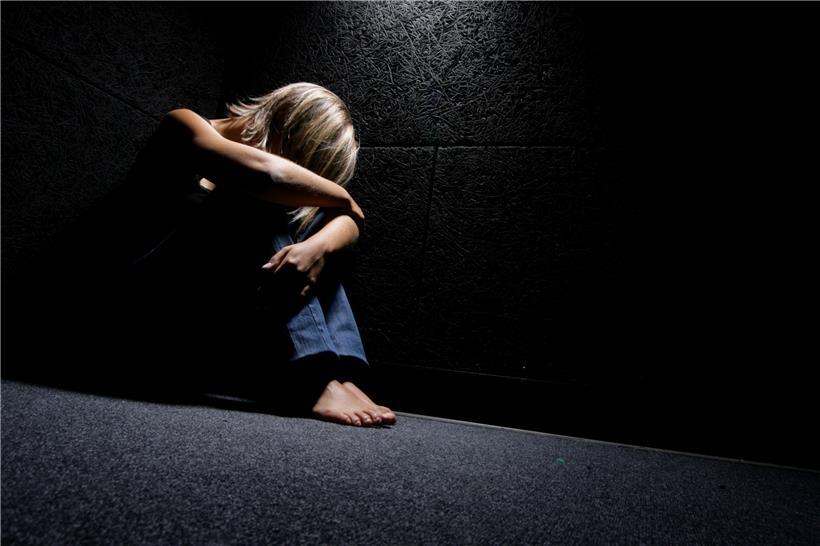 Das Gefühl, in einer Ecke zu sitzen, ohne Ausweg, ohne Hoffnung, hat auch Sarah B. aus Esch. Eins ist klar: Ohne Hilfe kommt sie aus der Situation nur schwer raus.
