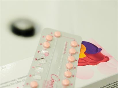 Das Gesundheitsministerium informiert: Bestimmte Antibabypillen mit Desogestrel und Etonogestrel können das Risiko für ein Meningeom leicht erhöhen