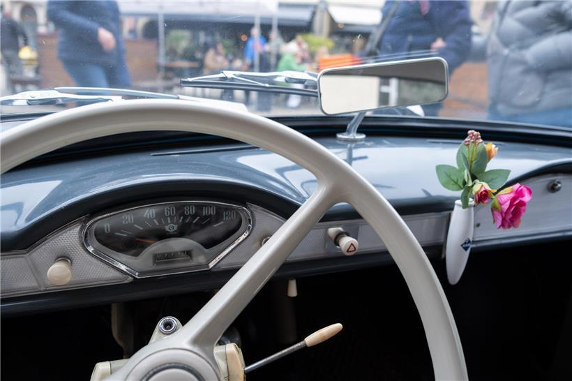 Goggomobil Mikroauto in Nahaufnahme, klassisches Retro-Design mit einzigartigem Charakter und kompaktem Stil