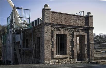 Das Gonner-Haus, ein ehemaliges administratives Gebäude, das in eine Unterkunft für Wanderer auf dem Minett-Trail umfunktioniert wird
