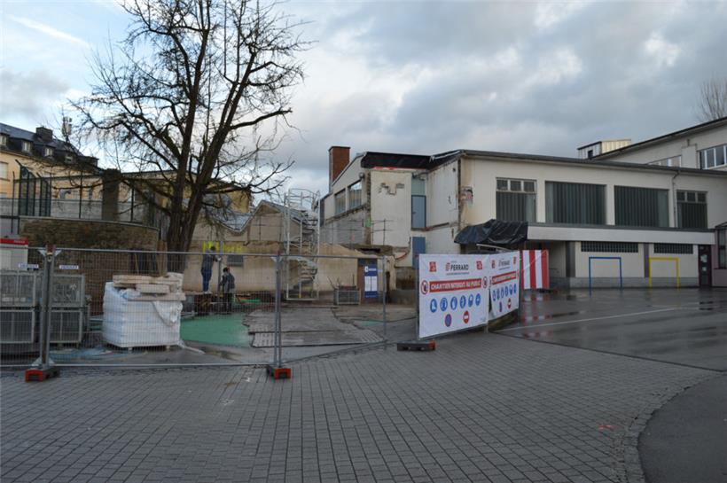 Das Grundschulgebäude wird dank Fertigbauelementen um vier Klassenräume vergrößert
