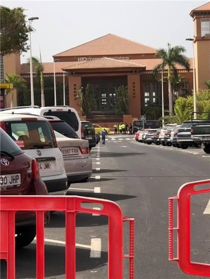 Das „H10 Costa Adeje Palace“ im Südwesten von Teneriffa ist am Dienstag hermetisch abgeriegelt worden
