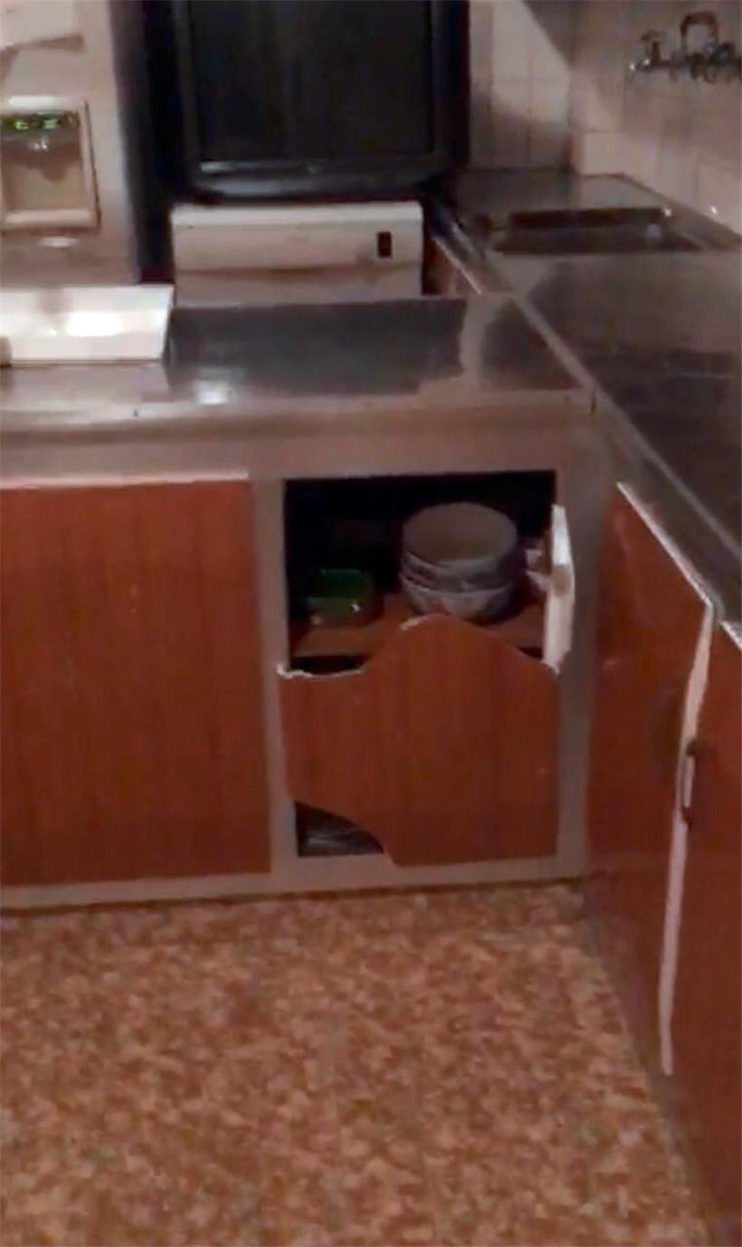 Das Haus von Mandy Esta und ihrer Familie ist durch die Explosion am Beiruter Ha...