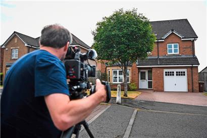 Das Haus von Nicola Sturgeon und ihrem Ehemann Peter Murrell in Glasgow steht unter Beobachtung der Medien
