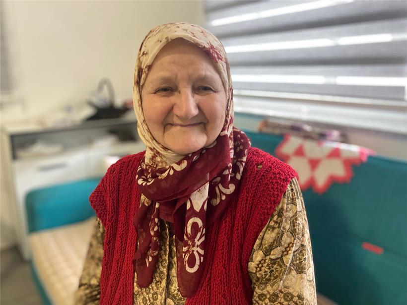 „Das Heim ist gut. Nur selbst geht es uns nicht mehr gut.“ Die Witwe Hanifa Omerovic (78) hat ihren Mann und Sohn im Bosnienkrieg verloren.

