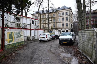 Das Hotel Grand Chef zuletzt: Viel los ist dort nicht und dahinter entsteht die Residenz „Grand Chef“
