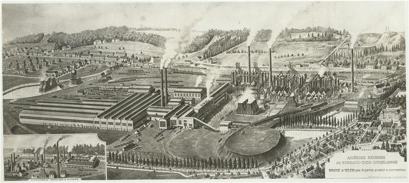 Das Hüttenwerk wurde nach 1913 mit den beiden neuen Hochöfen und, fünf Meter unterhalb der Hochofenreihe, den anderen neuen Anlagen modernisiert: dem Stahlwerk, den Walzwerken, dem Wasserturm und der Pumpstation (auf dem Gebiet von Schifflingen). Im Vordergrund rechts das Koksdepot, die elektrische Zentrale und der erste Wasserturm, das Schloss Metz-Tesch und die Ingenieurvillen längs der…
