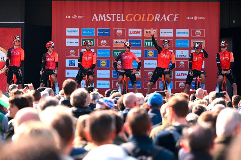 Das Ineos -Grenadiers-Team um Bob Jungels (ganz rechts) bei der Vorstellung des Amstel Gold Race
