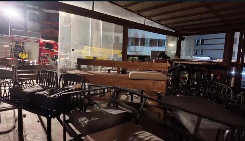 Das Innere der Bar und Lounge „Le Constellation“, wo nach einer Explosion in den frühen Morgenstunden der Silvesternacht ein Feuer ausgebrochen ist
