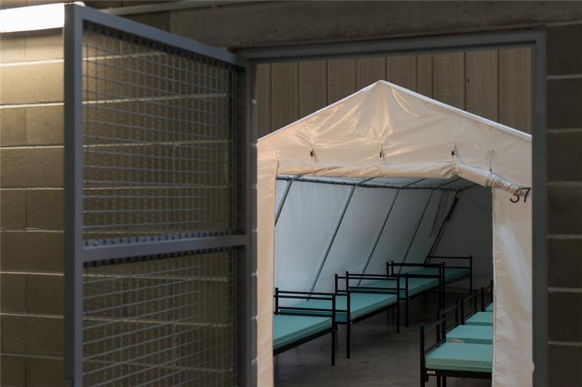 Das Innere der Notunterkunft SHUK auf dem Kirchberg 
