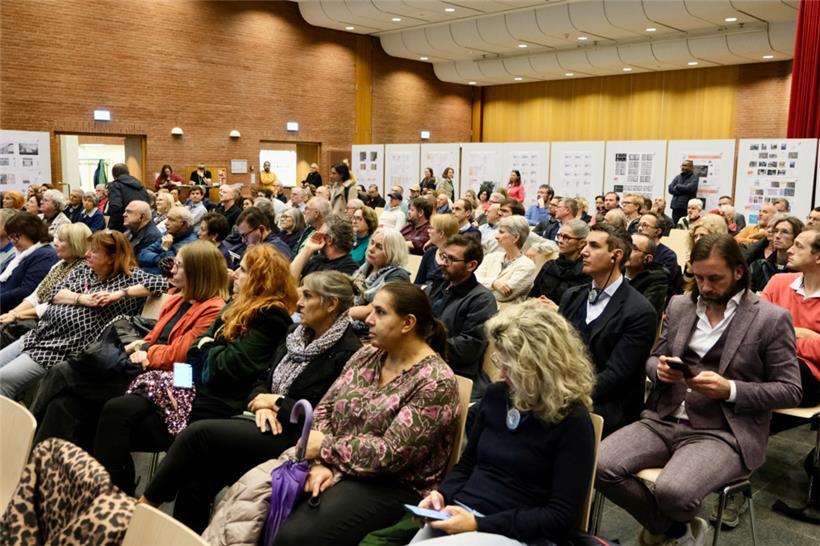 Das Interesse ist groß – im Saal des Kulturzentrums war kaum noch ein Platz frei
