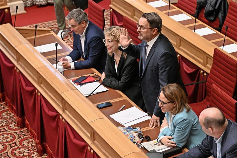 Das Interesse seitens der Regierung an den Vorschlägen des Klimabürgerrates und den Debatten im Parlament war groß: Claude Meisch, Joëlle Welfring, Xavier Bettel, Corinne Cahen und Claude Haagen, später kam auch Claude Turmes hinzu, waren ins Parlament gekommen
