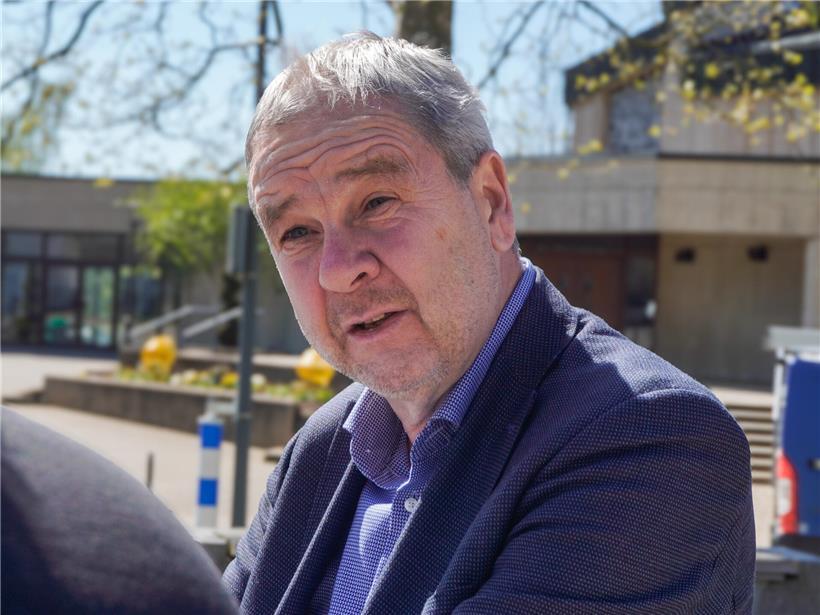 Interview mit künftigen Ex-Bürgermeister Michel Wolter auf dem Place Claus Cito, zentraler Treffpunkt der Gemeinde