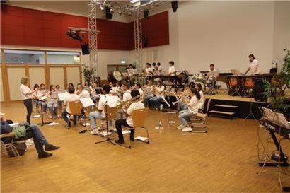 Das Jugendorchester der „Harmonie municipale Esch“ im Festsaal des Lycée Guillaume Kroll
