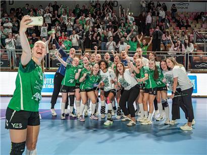 Käerjenger Damenteam feiert Pokalsieg nach starker Saison im Frauenfußball
