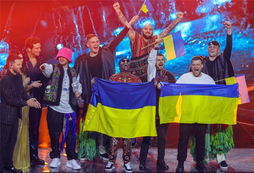 Das Kalush Orchestra aus der Ukraine jubelt über den Gewinn des Eurovision Song Contest (ESC)
