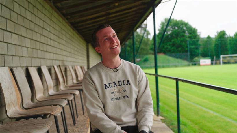 Das Kamerateam war mit FLF-Schiedsrichter Jérémy Muller im Auto unterwegs, filmte ihn beim Einsatz und ließ sich im Interview Einblicke in das Referee-Dasein geben
