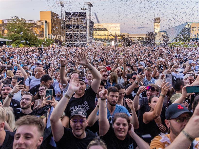 Das Konzert wird auf dem Kirchberg stattfinden, wo 2025 Martin Garrix auftrat