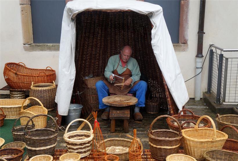 Das Korbflechten zählt zu den traditionellen Handwerkskünsten