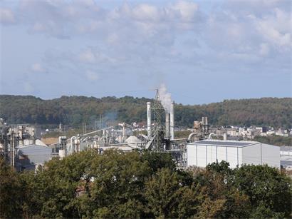 Das Kronospan-Werk im Gewerbegebiet Gadderscheier