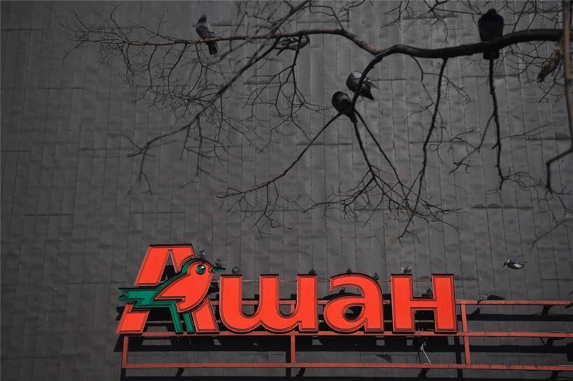 Das Logo des französischen Einzelhändlers Auchan in Moskau 
