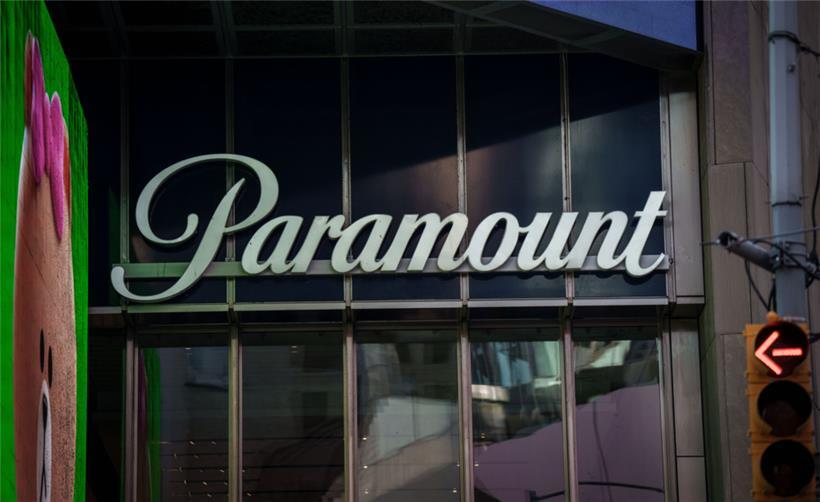 Das Logo von Paramount am Times Square, aufgenommen in Manhattan
