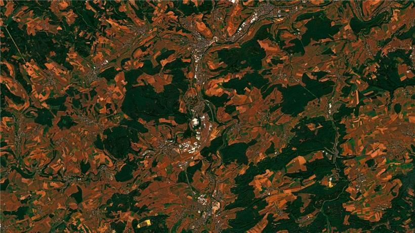 Das Luftbild zeigt das nördliche Luxemburg am 20. August 2020 mit Bissen in der Bildmitte und darüber Ettelbrück
