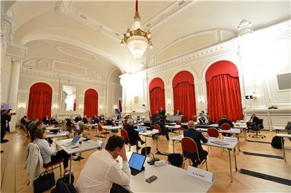 Das Luxemburger Parlament verabschiedet die Gesetze wegen der Corona-Krise derzeit im „Cercle Cité“

