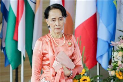 Das Militär hat Myanmars Regierungschefin Aung San Suu Kyi entmachtet. Sie und weitere ranghohe Politiker des Landes sind nach Angaben ihrer Partei vom Militär festgesetzt worden.
