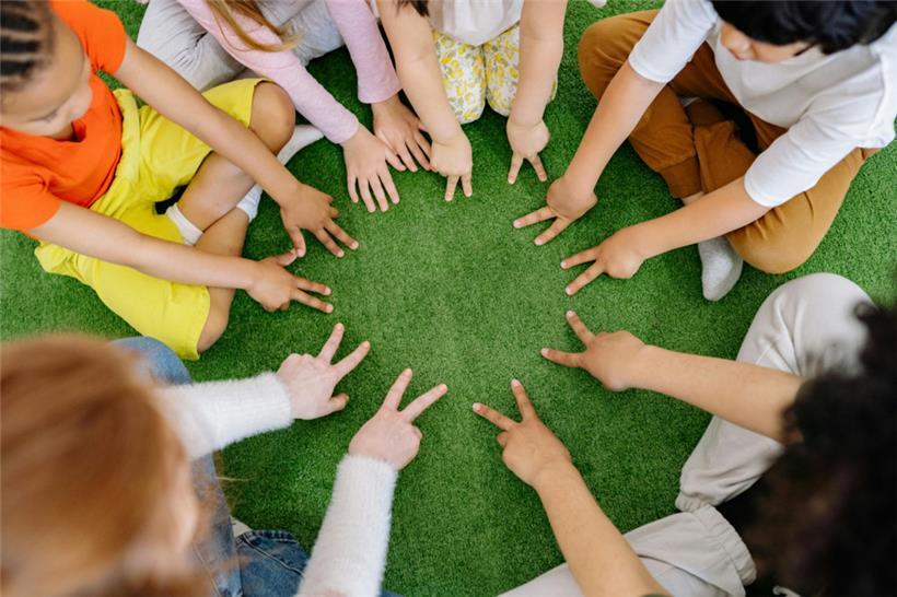 Das Ministerium für Bildung, Kinder und Jugend hat im Rahmen des Weltkindertages am 20. November neue Publikationen veröffentlicht
