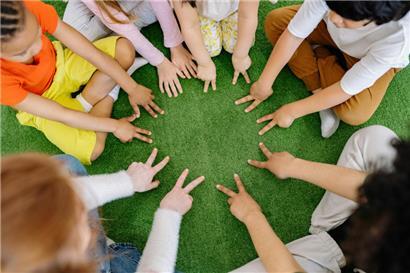 Das Ministerium für Bildung, Kinder und Jugend hat im Rahmen des Weltkindertages am 20. November neue Publikationen veröffentlicht
