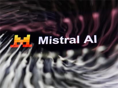 Das Mistral-AI-Logo auf einem Handybildschirm