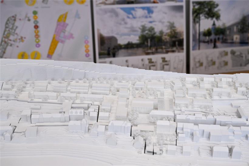 Das Modell des Gewinners: Vorne in der Mitte ist die Einfahrt des neuen Parkhaus...