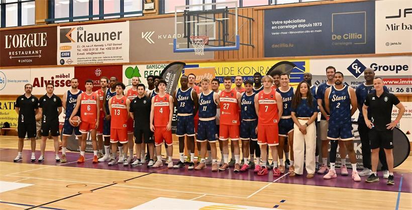 Nationalteam und bekannte Non-JICL-Spieler spielen gemeinsam auf dem Parkett für einen guten Zweck