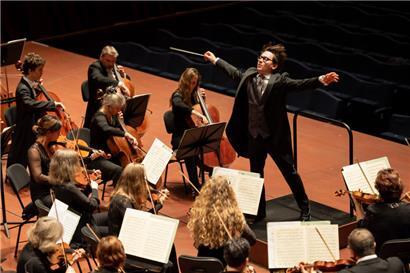 Das OCL und Mateusz Moleda lieferten ein Konzert der Extraklasse in der Philharmonie
