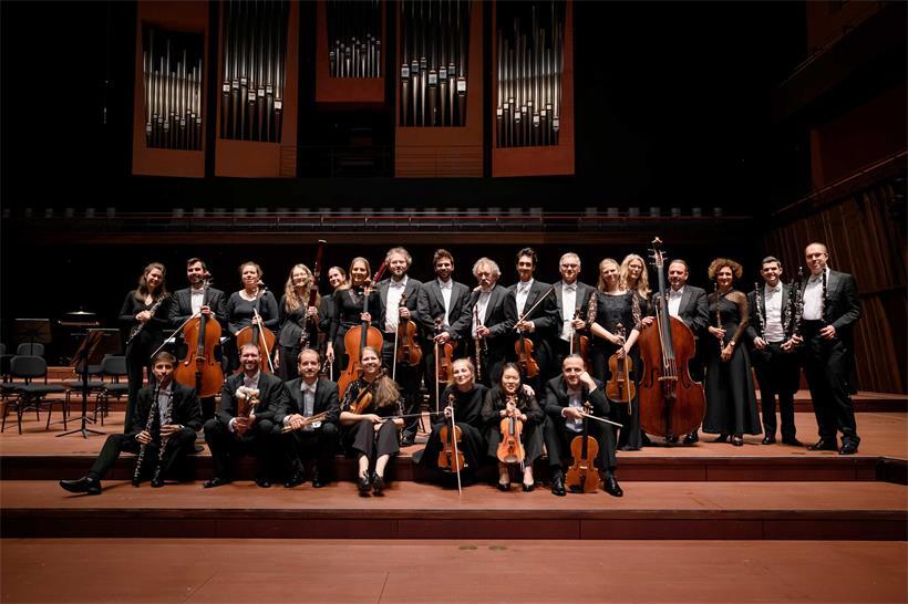 Das Orchester auf einen Blick: Nach Anfangsschwierigkeiten strotzte das SEL in der Philharmonie vor Spielfreude