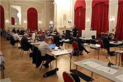 Das Parlament hat gestern mit großer Mehrheit ein paar kleinen Änderungen am Covid-Gesetz zugestimmt. Die ADR lehnte das Gesetz ab, „déi Lénk“ enthielt sich.
