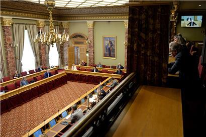 Das Parlament segnete 34 Investitionsvorhaben der Regierung ab
