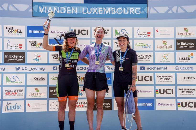 Das Podium der Damen: Larissa Hertog, Rosa Klöser und Axelle Dubau-Prévôt (v.l.n...