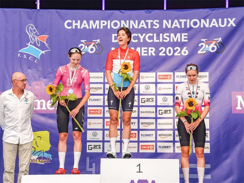 Marie Schreiber holt befreienden Titel, übt aber Kritik: „Absolut nicht korrekt“ Podium der Elite mit Marie Schreiber, Nina Berton und Liv Wenzel bei einer Siegerehrung