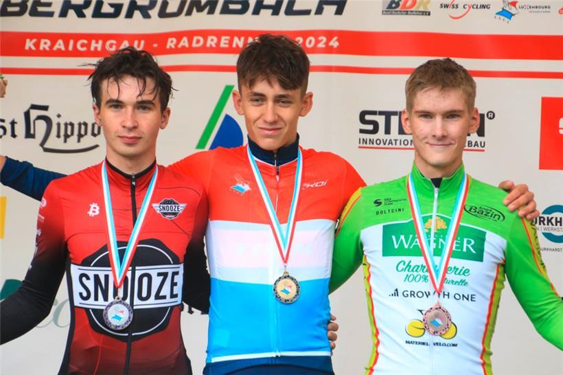 Das Podium der Espoirs: Mats Wenzel (Mitte) gewann vor Arno Wallenborn (links) und Alexandre Kess
