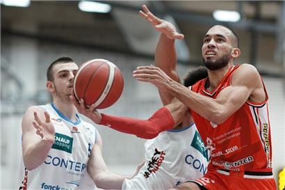 Das Pokalhalbfinale ist ein Highlight für die Felser Basketballer um DJ Wilson (in Rot), der mit der Etzella auf seinen Jugendklub treffen wird
